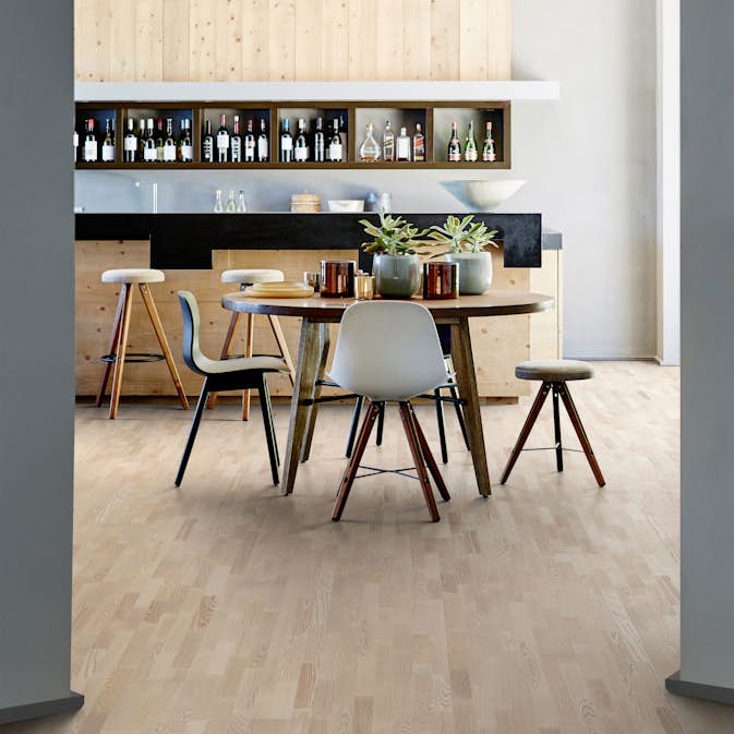 Parkettgolv Karelia Ask Classic Vanilia Vit Mattlack 3-stav