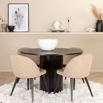 Matgrupp Venture Home med Runt Bianca Matbord och 4 Valentina Stitcthes Matstolar
