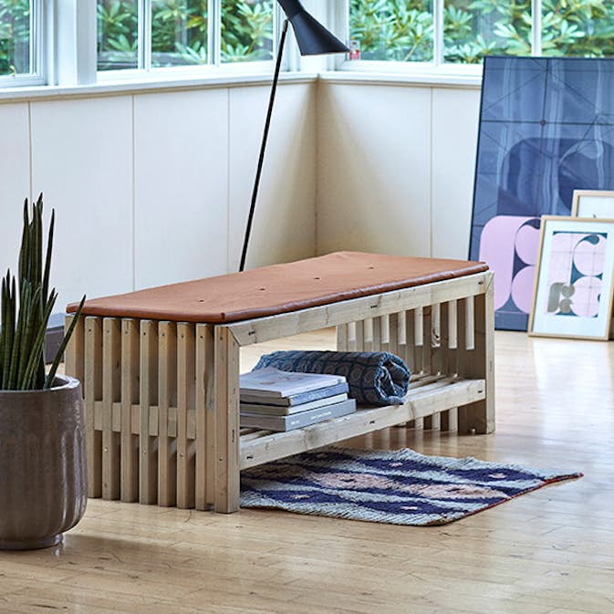 Trädgårdsbänk PLUS Rustik Design med Hylla 1380 mm