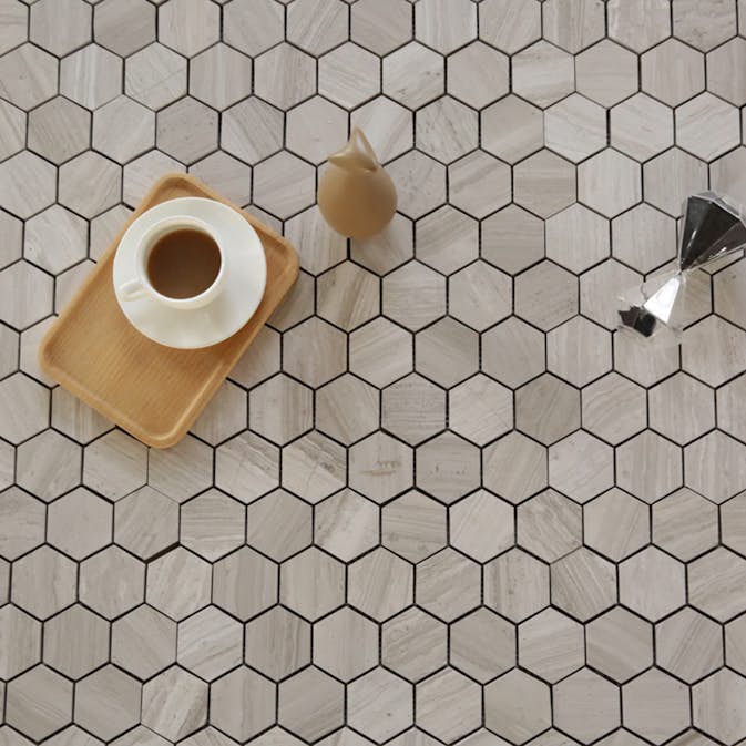 Natursten ArtStone Woodlight Gravin Hexagon Polerad 5x5 cm