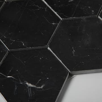 Natursten ArtStone Nero Marquina Hexagon Polerad 10x10 cm