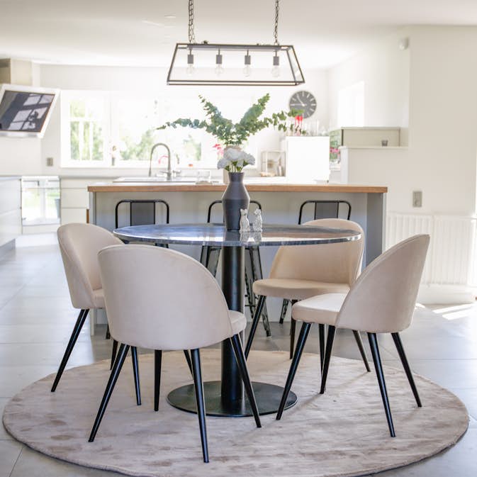 Matgrupp Venture Home Estelle Rund Rund med 4 Valentina Stolar
