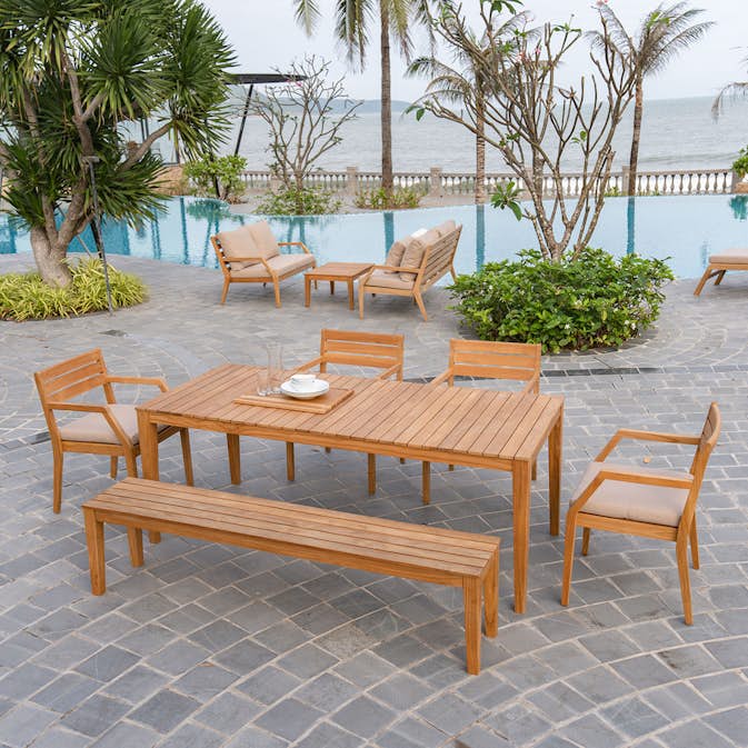 Matgrupp Utomhus Stockamöllan Gunnaröd med Träbord, 4 Trästolar, Bänk & Dynor