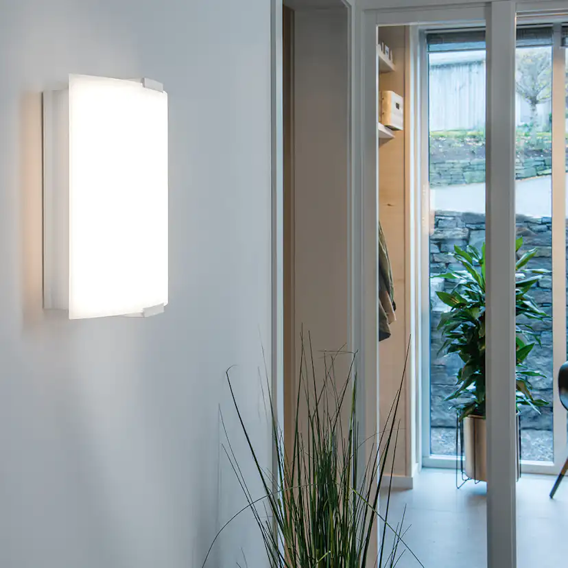 Väggarmatur SG ARMATUREN Safir 8W IP44 LED