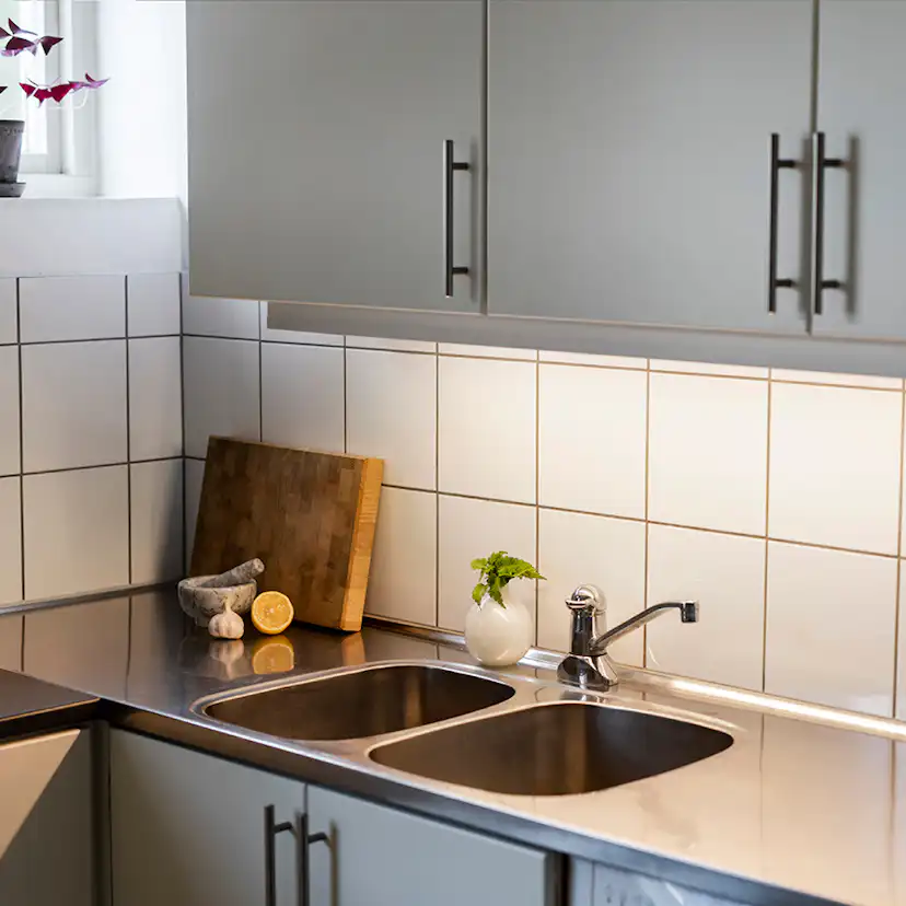 Underskåpsarmatur Hide-A-Lite Arm Kitchen Basic 580 mm