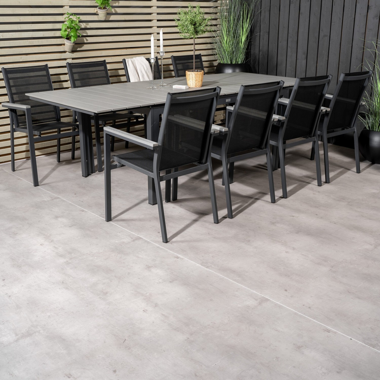 Levels bord160/240*90Svart Alu/Grå+Parma stolSvartalu/Svart8 Grå Bord med Svarta Ben, Svart Stol med Svarta Ben
