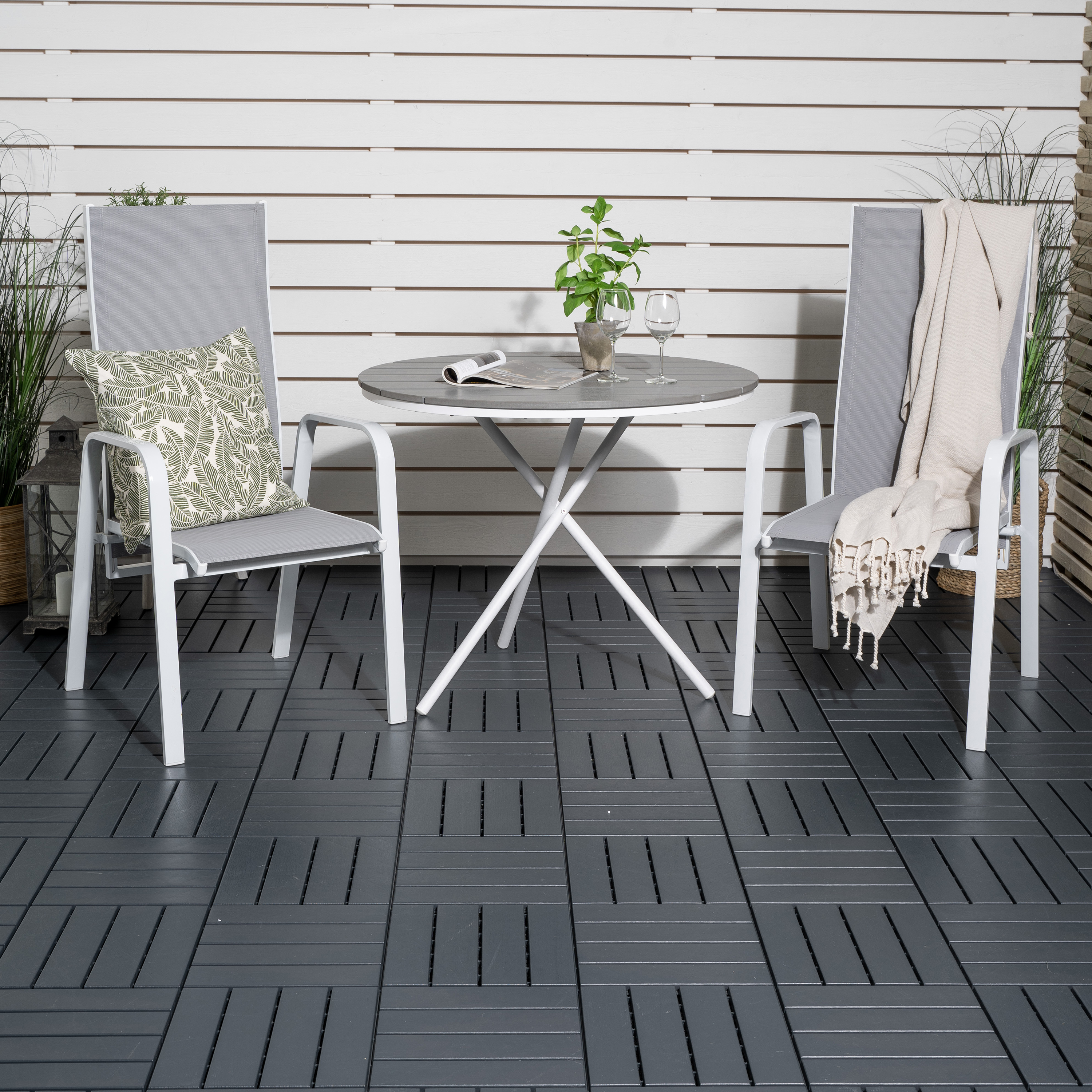 Cafégrupp Venture Home Pincy Ø 90 med 2 Copacabana Stolar