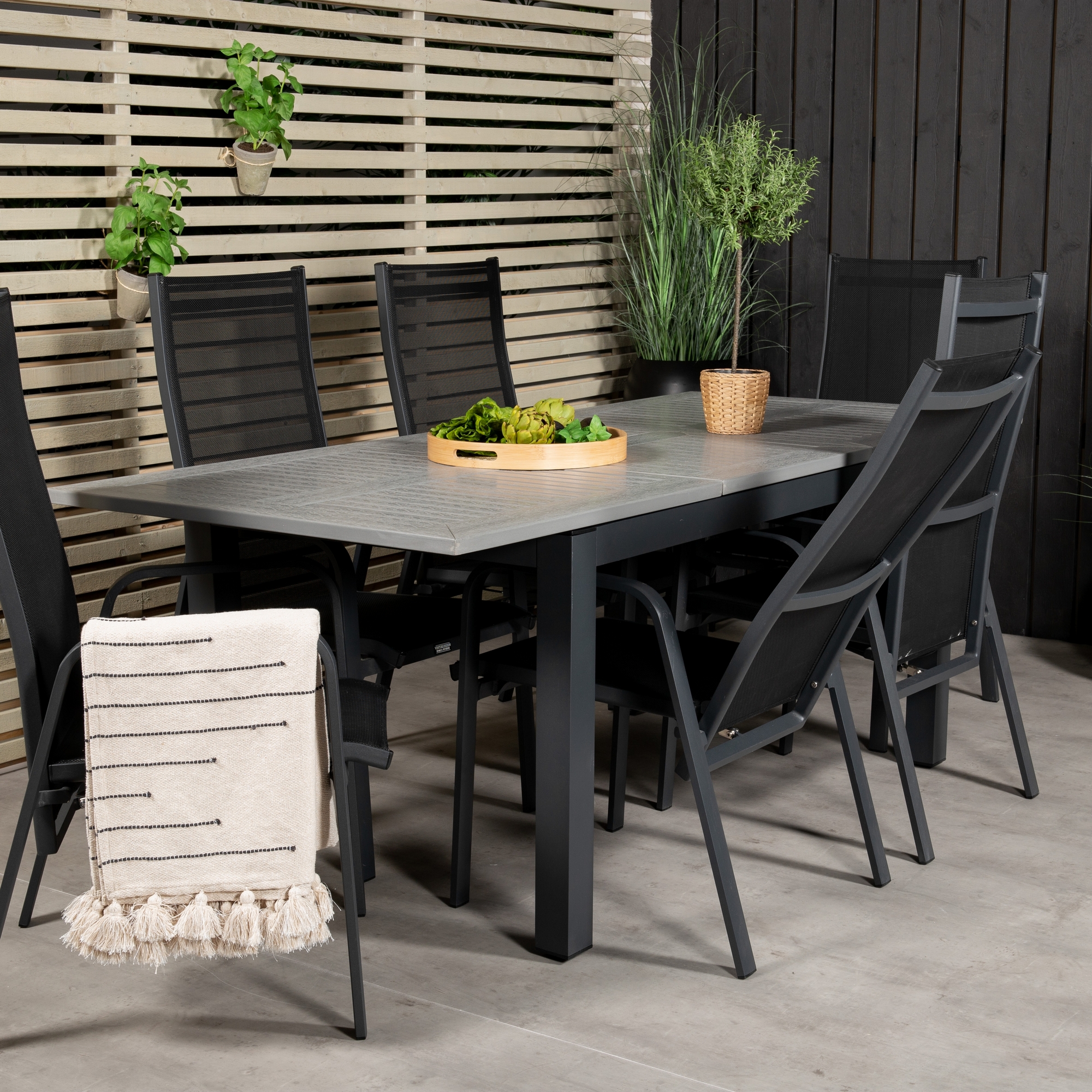 Albany Dining Table 160/240*100 - Svart Alu / Grey Aintwood+ Svart/Grå