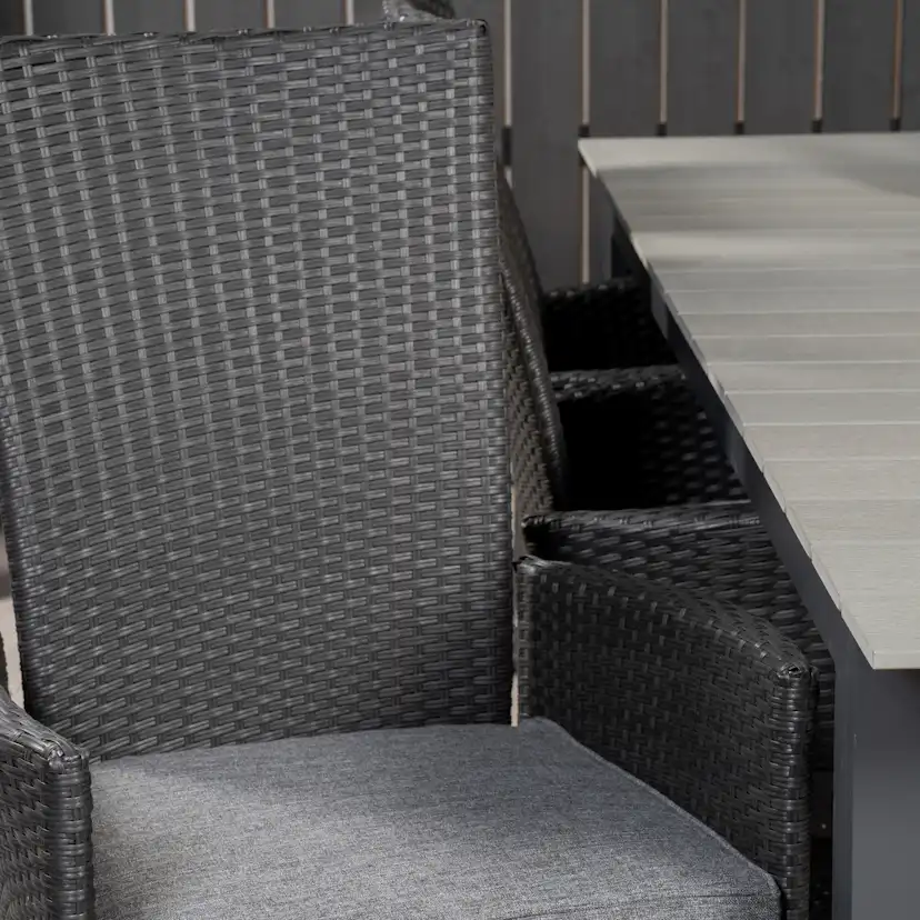 Levels Dining Table 224/324*100 - Svart Aintwood +Padova Arm Svart