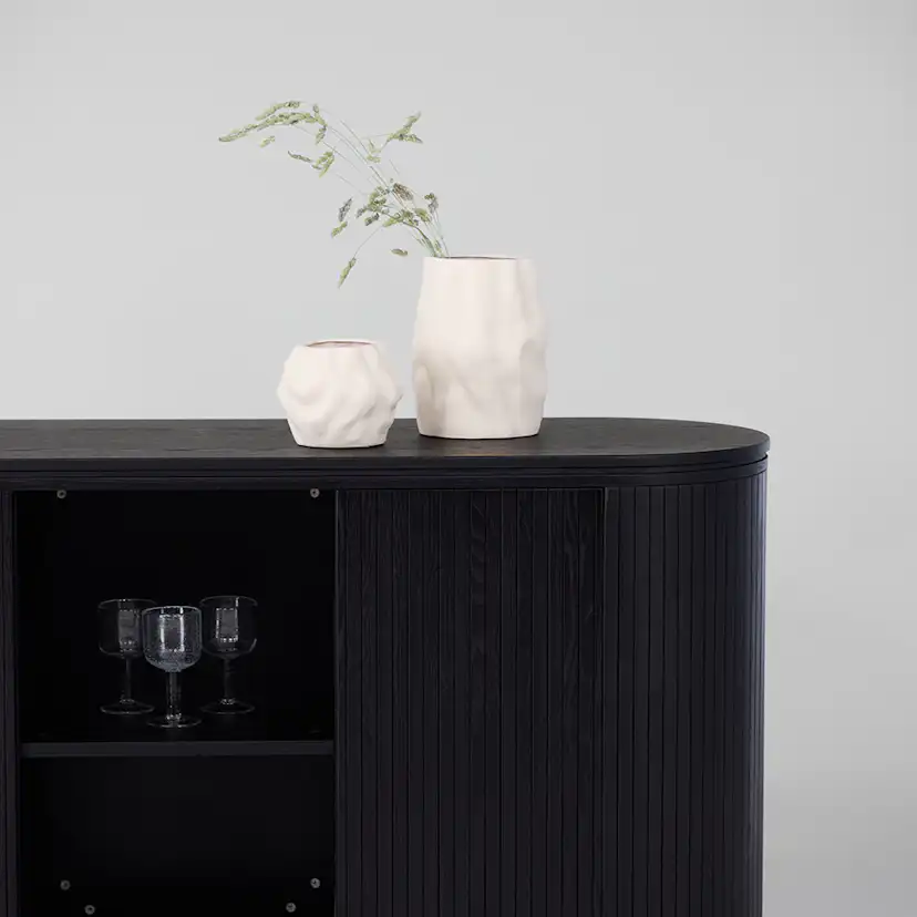 Sidobord Vind Fjällbacka Svart Ovalt Bord med Skåp i Ek med Fanér 160cm