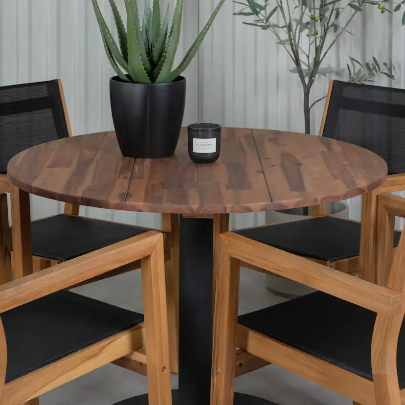 Matgrupp Venture Home Canne med 4 Vum Stapelbara Matstolar