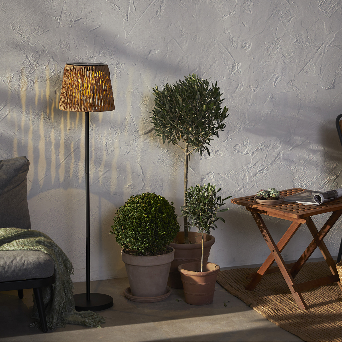 Solcellslampa Star Trading Cesta LED Golvlampa