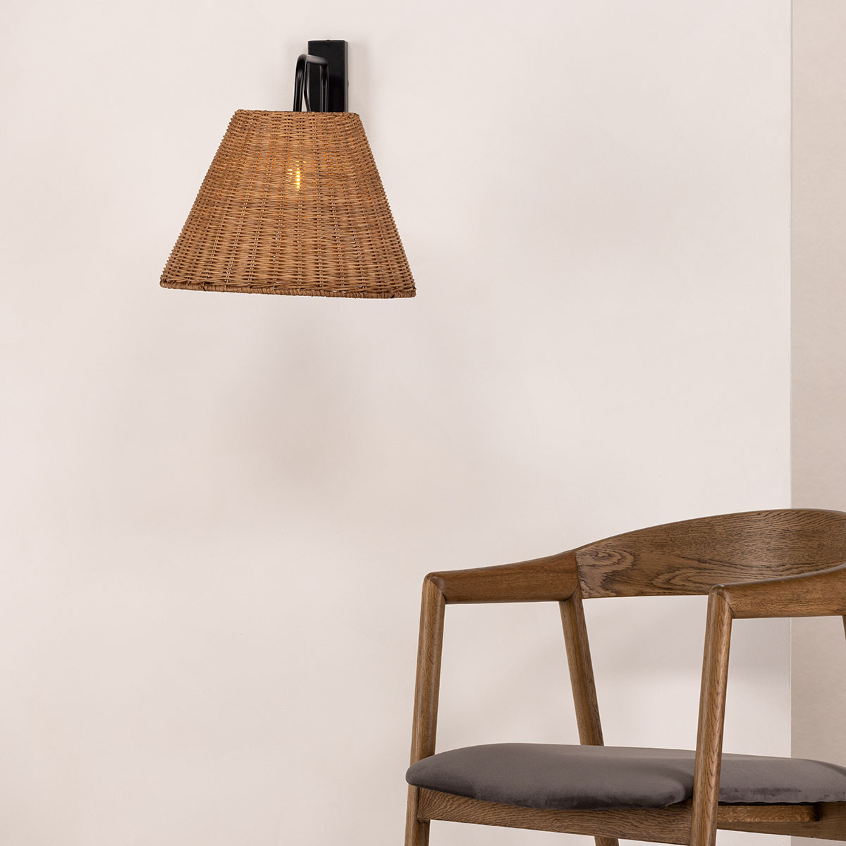 Vägglampa Vind Stala