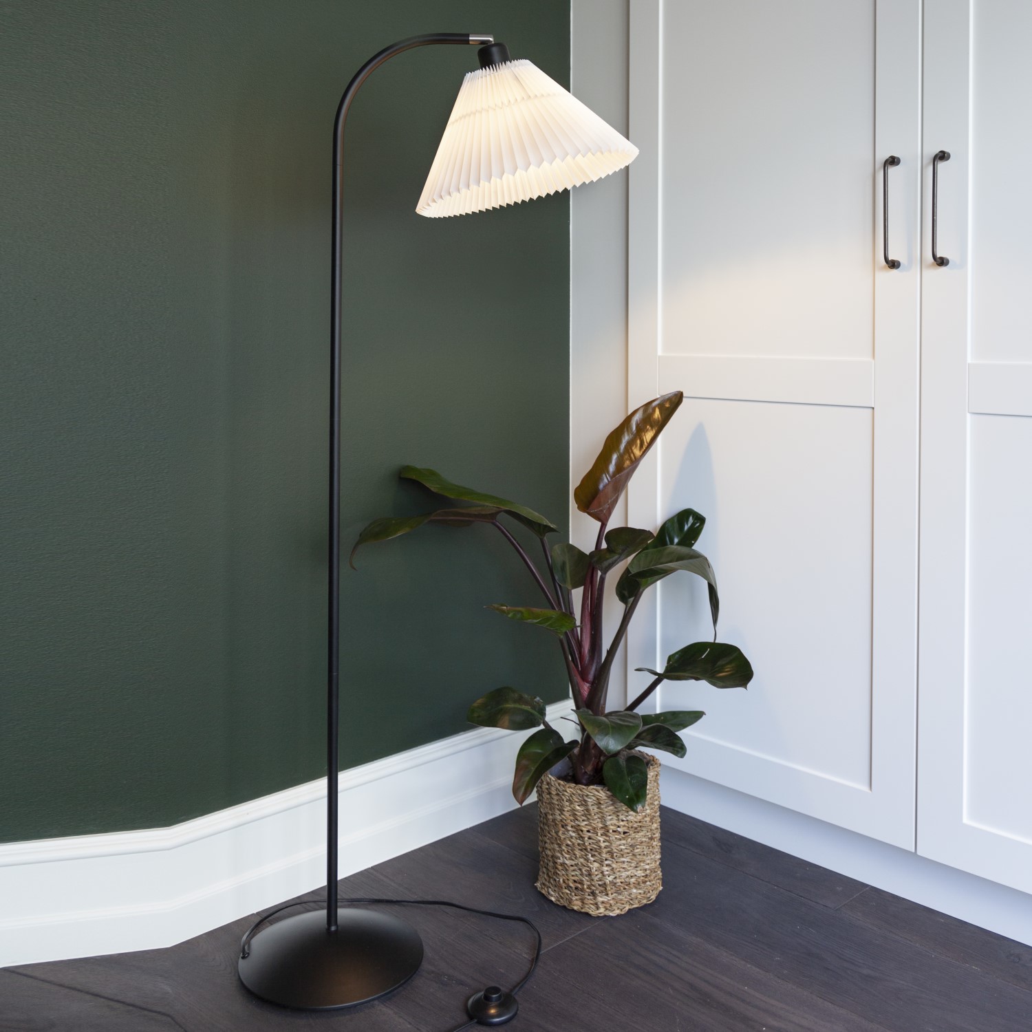 Golvlampa Halo Design Medina Vit/Svart