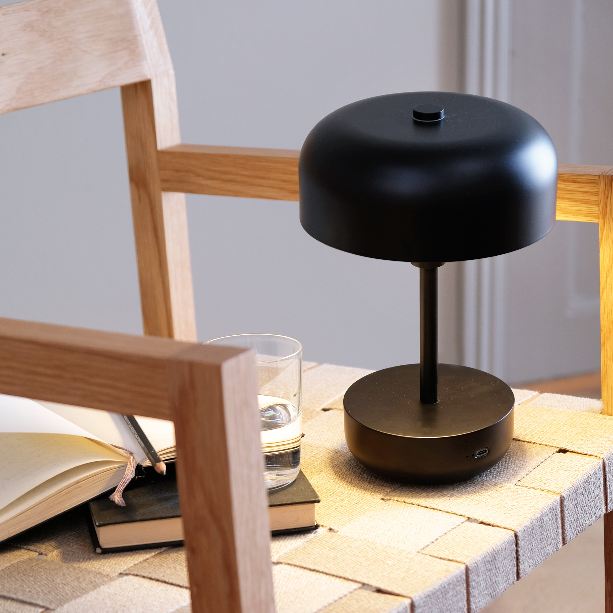 Portabel Bordslampa Dyberg Larsen Haipot LED Uppladdningsbar Svart