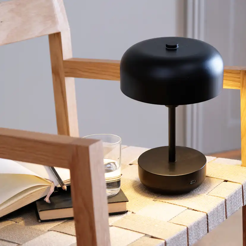 Portabel Bordslampa Dyberg Larsen Haipot LED Uppladdningsbar Svart