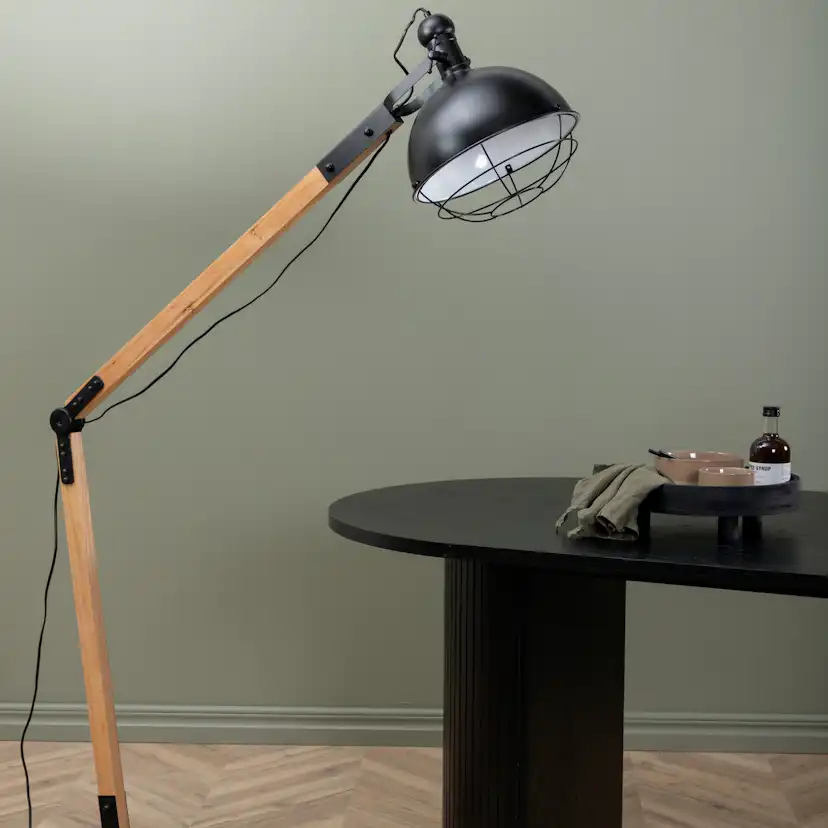 Golvlampa Venture Home Kick