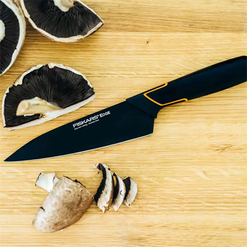 Fiskars Kockkniv Edge – 15 cm Allroundkniv i Helgjutet Rostfritt Stål