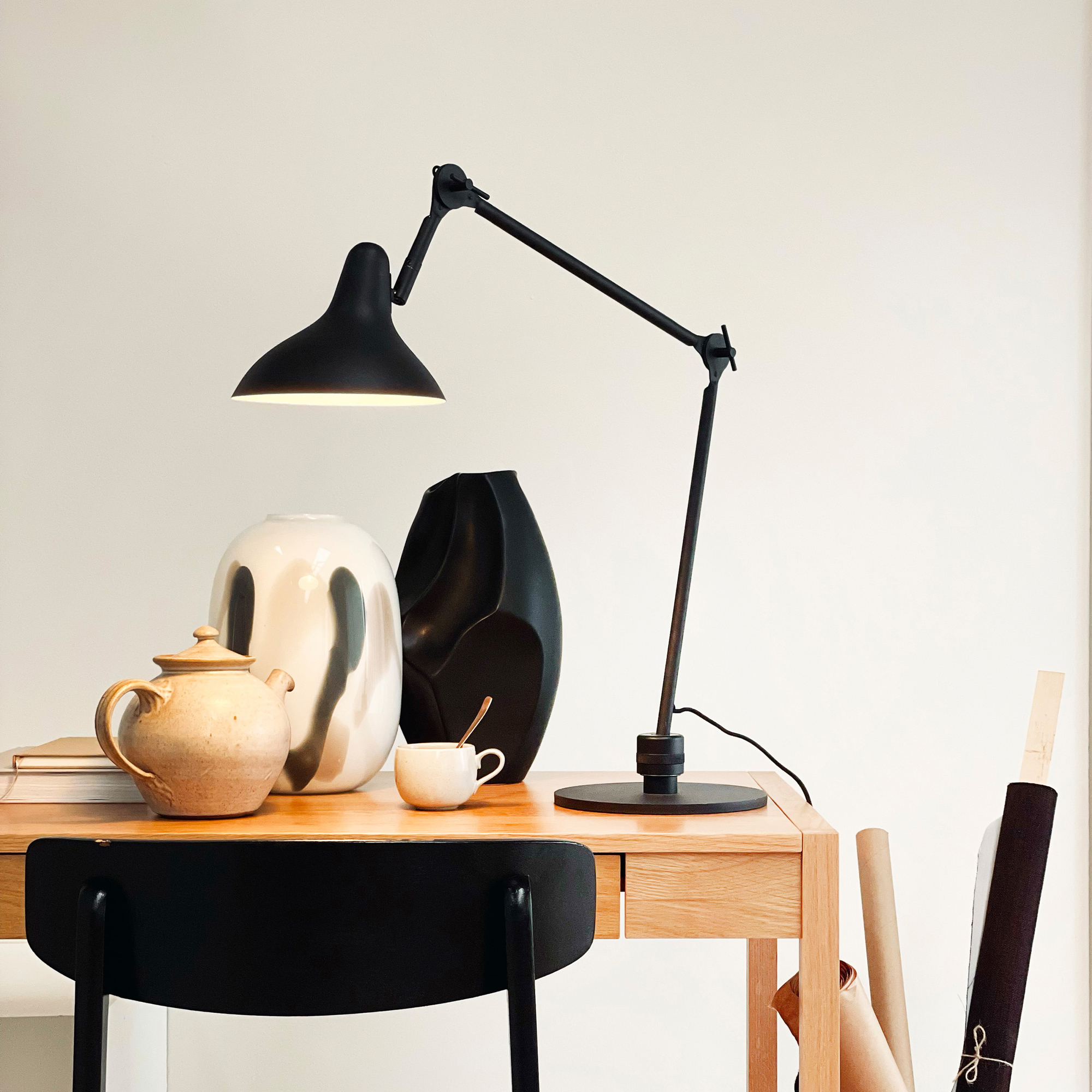 Bordslampa Dyberg Larsen Lotus