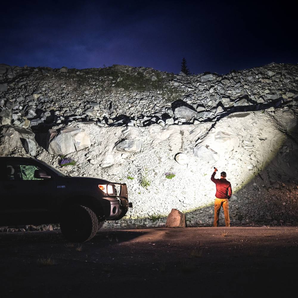 Uppladdningsbar Coast XP80R Ficklampa med PowerIQ Real-time Display 15000 lumen