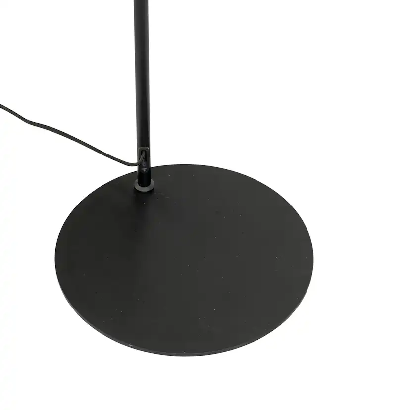 Golvlampa Dyberg Larsen Eric Svart