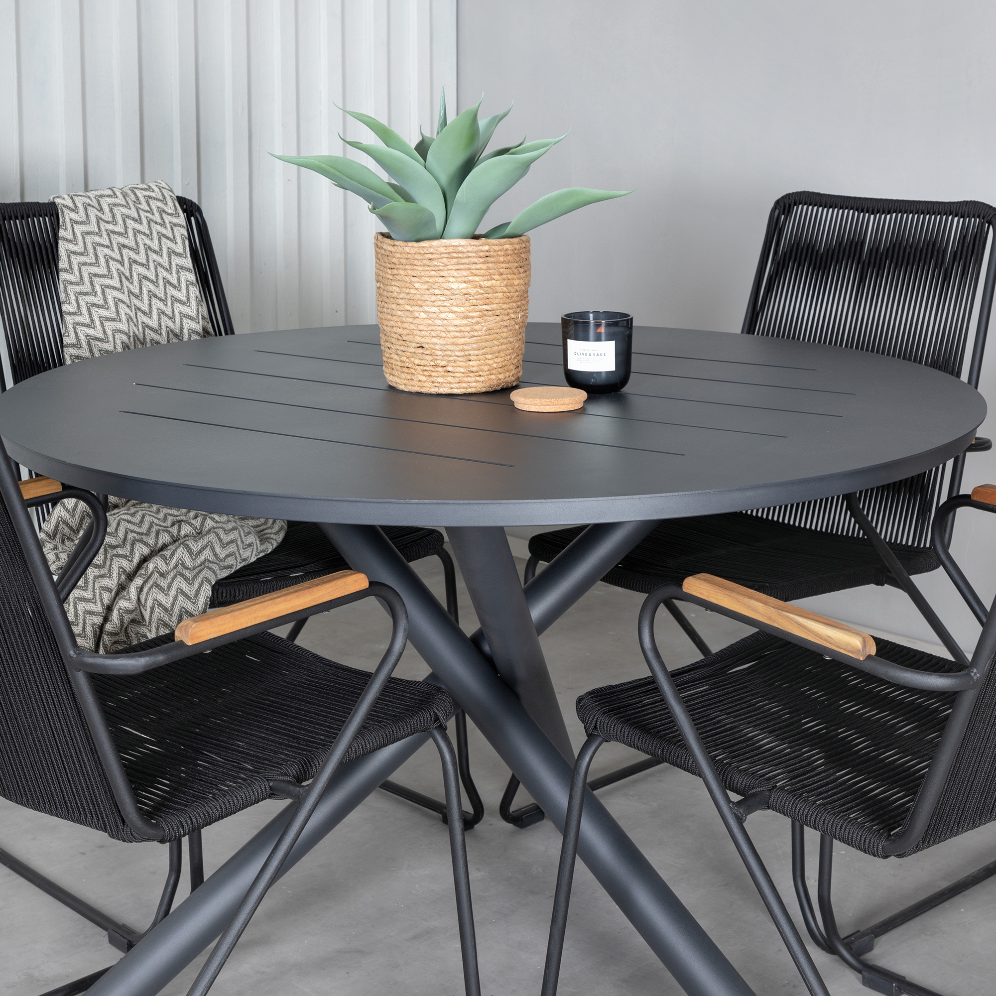 Matgrupp Venture Home Ande med 4 Boy Matstolar