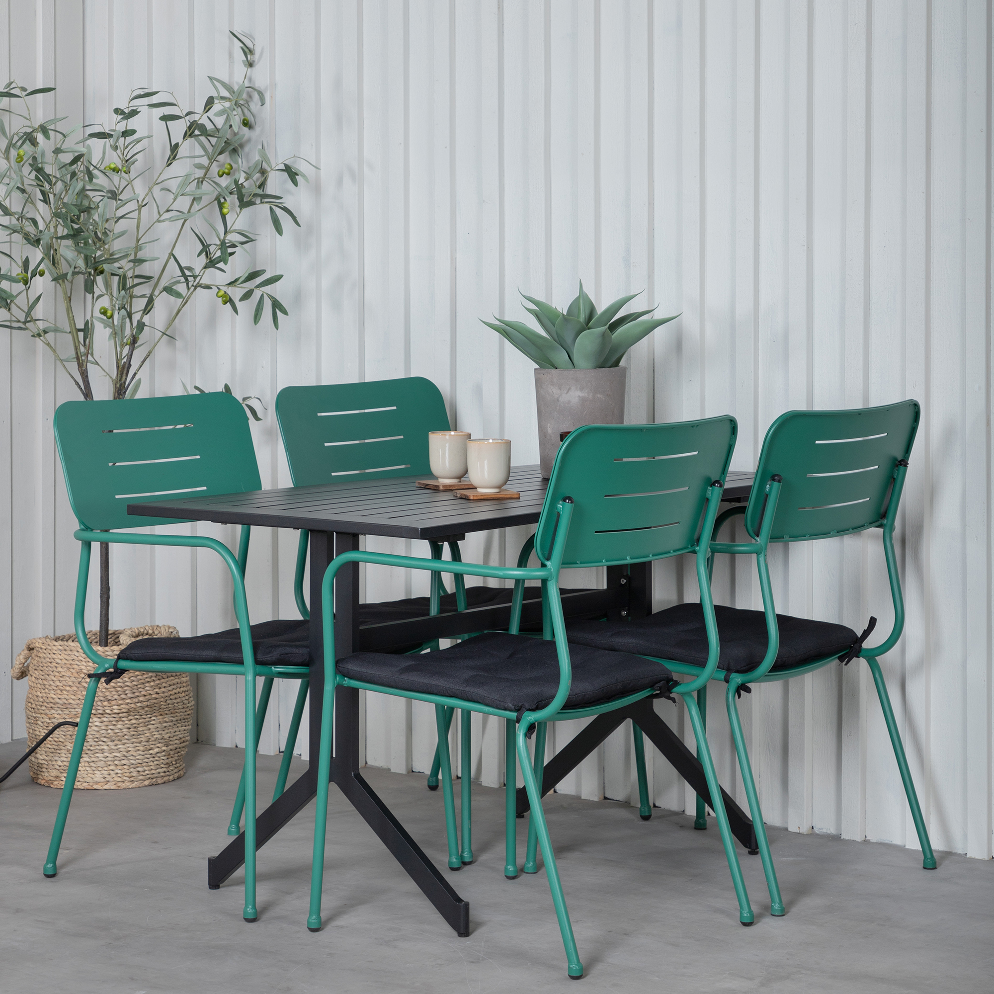 Way - Café Table - Black / Black 120*70cm+Nicke Dining chair Grön