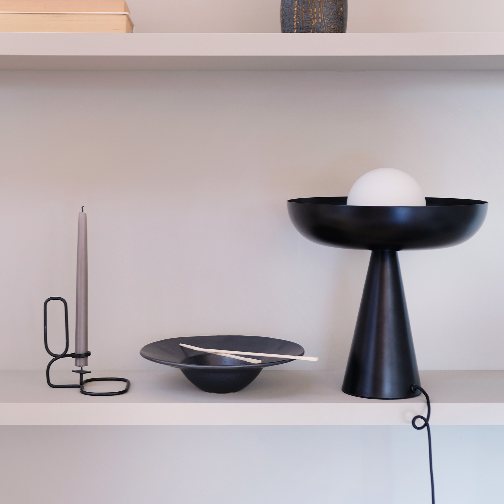 Bordslampa Dyberg Larsen Ava Glaskupa