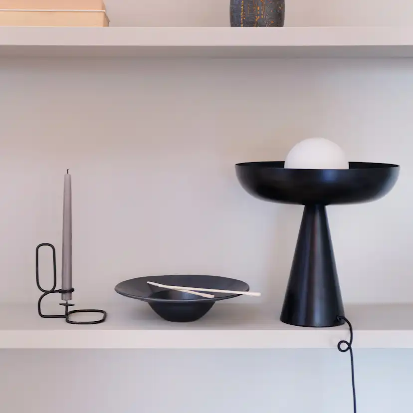 Bordslampa Dyberg Larsen Ava Glaskupa