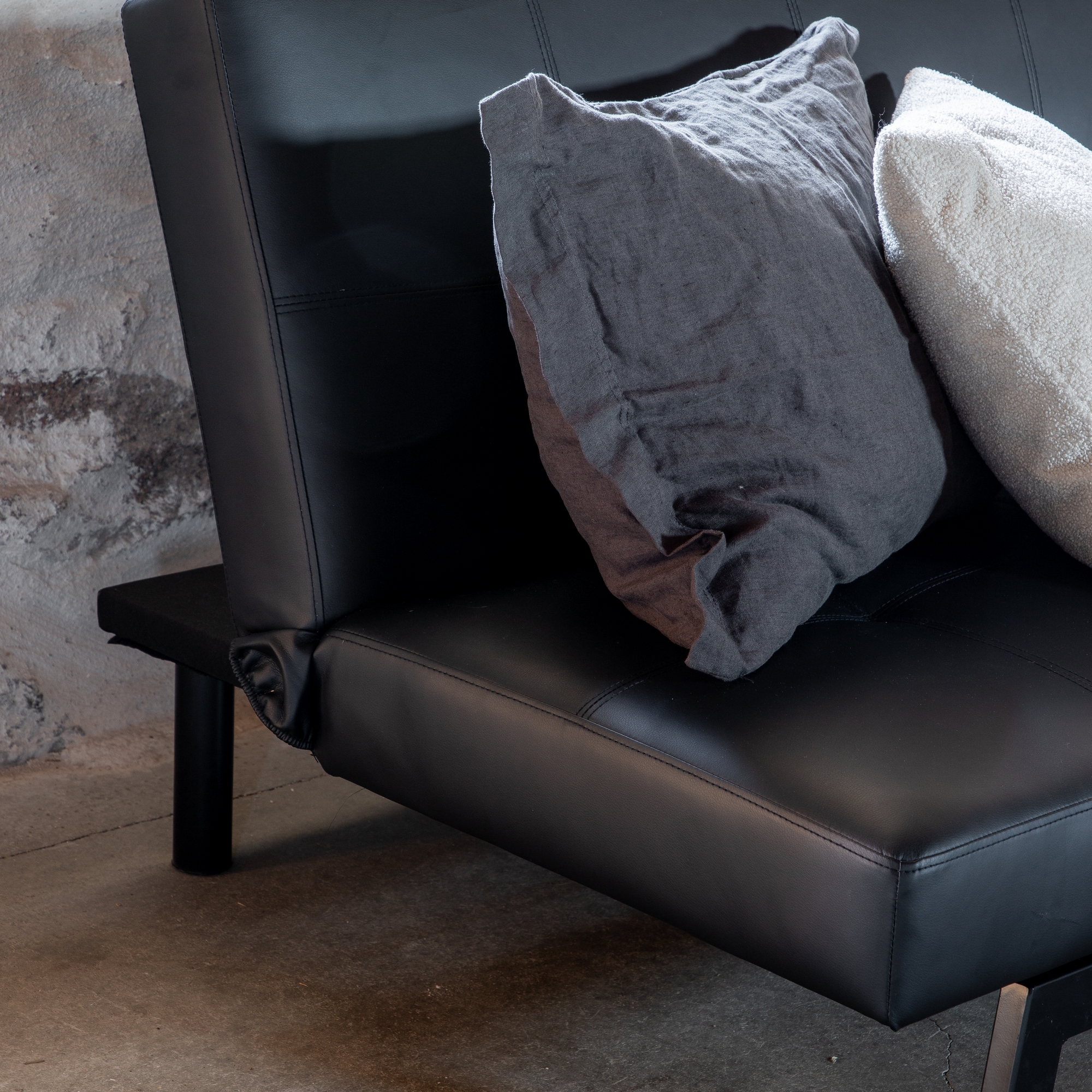Bäddsoffa Venture Home Bodil Svart Konstläder 2-sitssoffa 180x80x55 cm 1 Sovplats