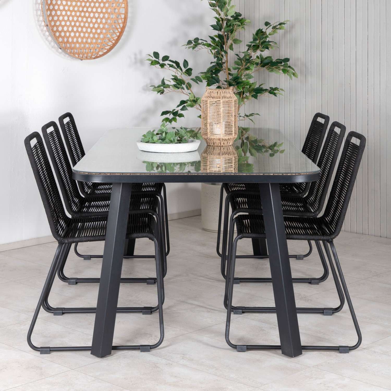 Matgrupp Venture Home Peoria med 6 Leon Stapelbara Matstolar
