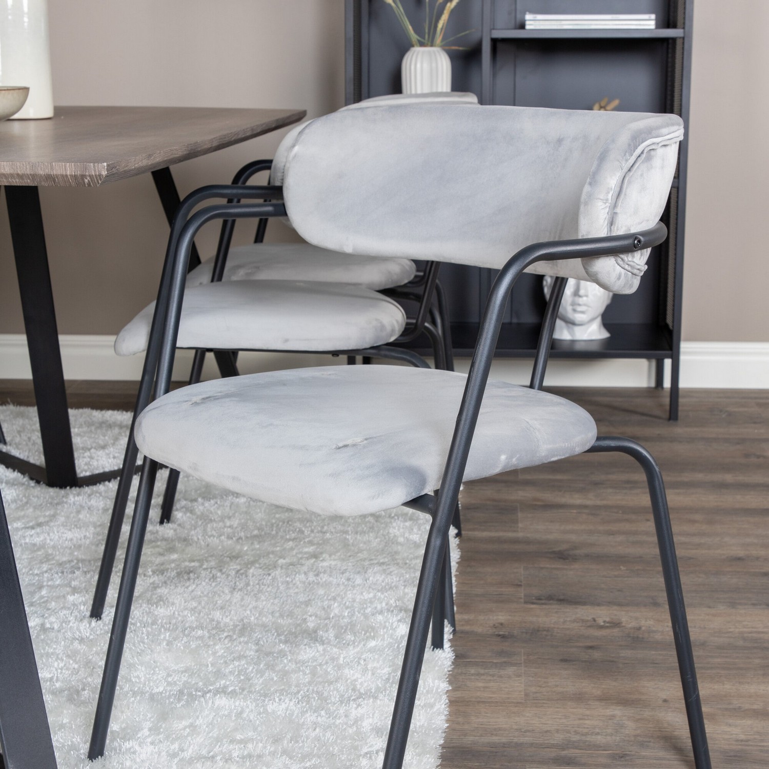 Matgrupp Venture Home Madde med 6 Aris Stolar Sammet