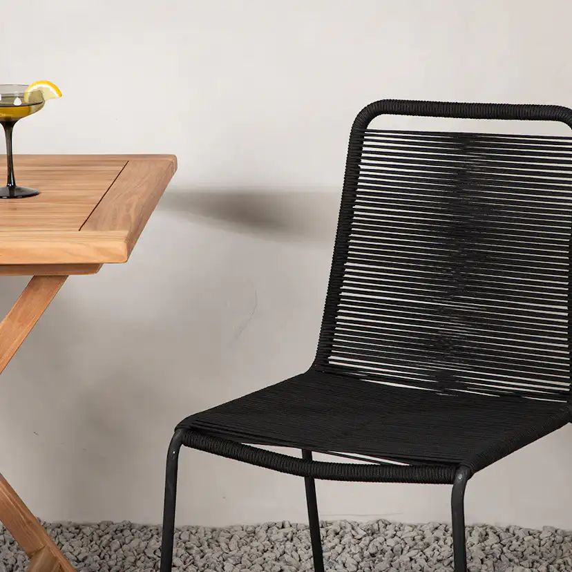 Cafégrupp Venture Home Kenya med 2 Lindos Stolar