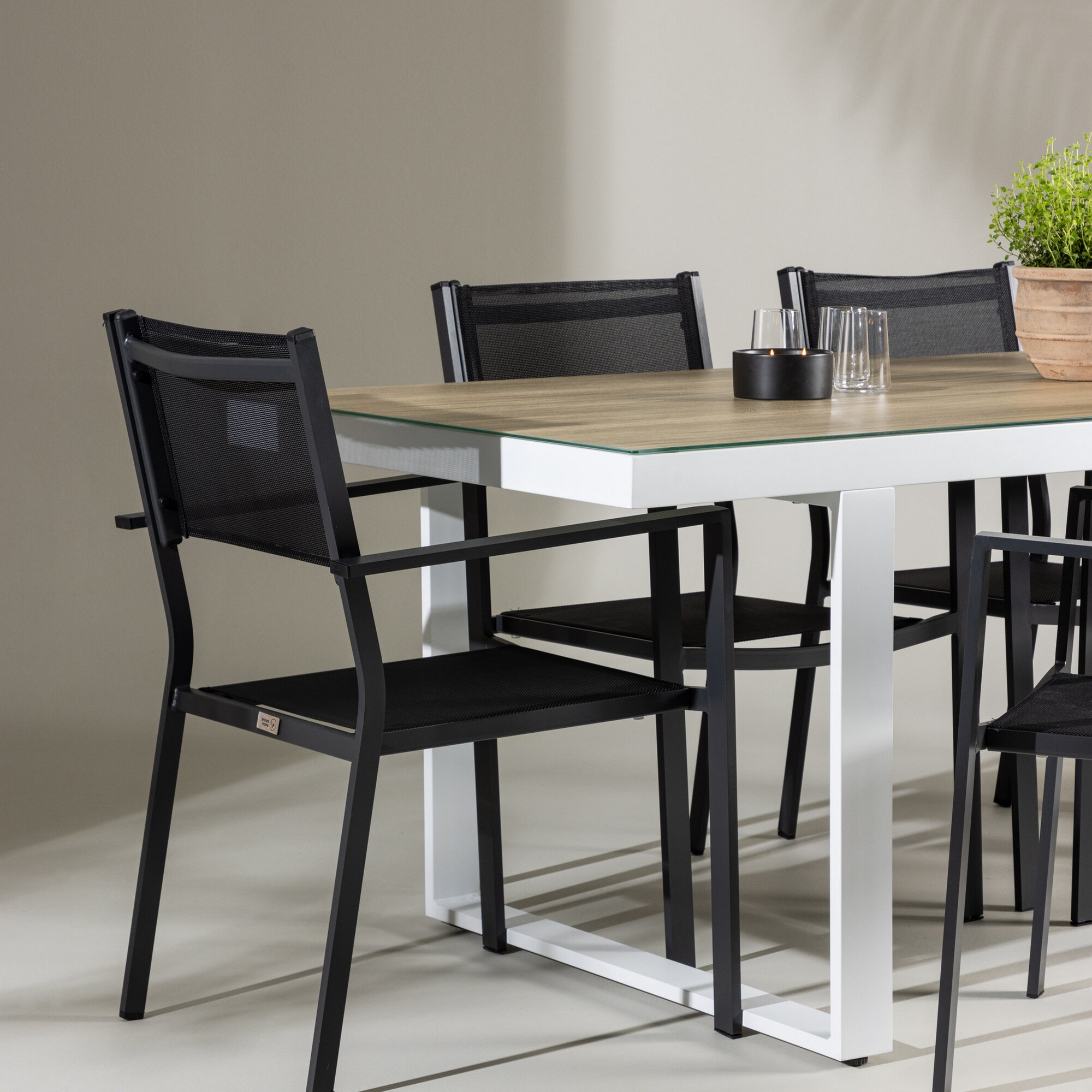 Merlo Dining Table - White/Whitewash +Copacabana Stacking Ch Trädgårdsgrupp Venture Home Merlo med 6 Copacabana Stolar