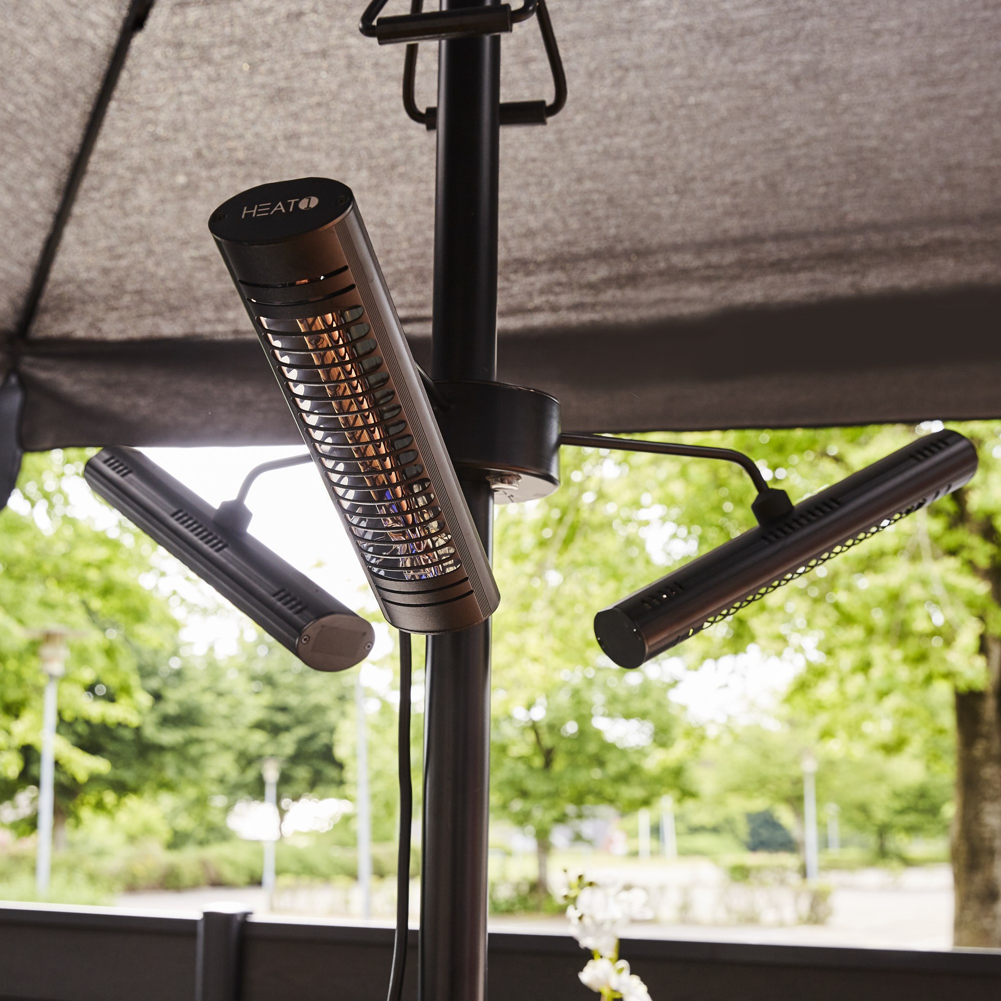 Infravärmare HEAT1 ECO High-line 3x670W Terrassvärmare för Parasol, Svart Aluminium