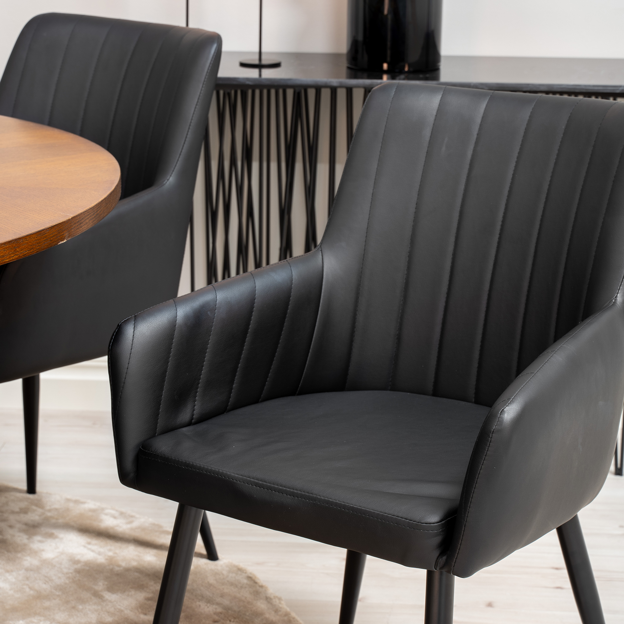 Matgrupp furniture/fashion Copenhagen med 6 Corina Stolar