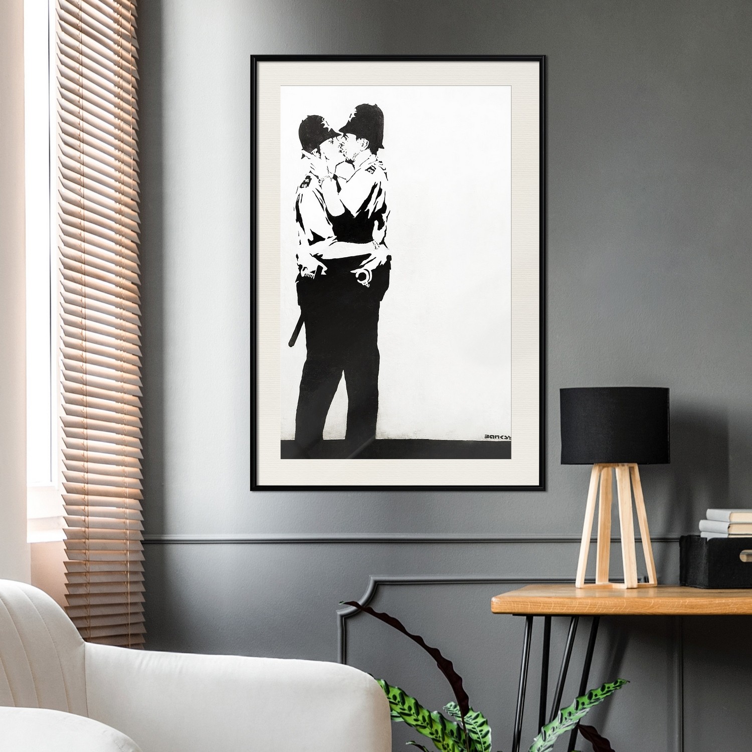 Affisch - Policemen Kissing [Poster] 20x30 Svart ram med passepartout, 20x30 cm
