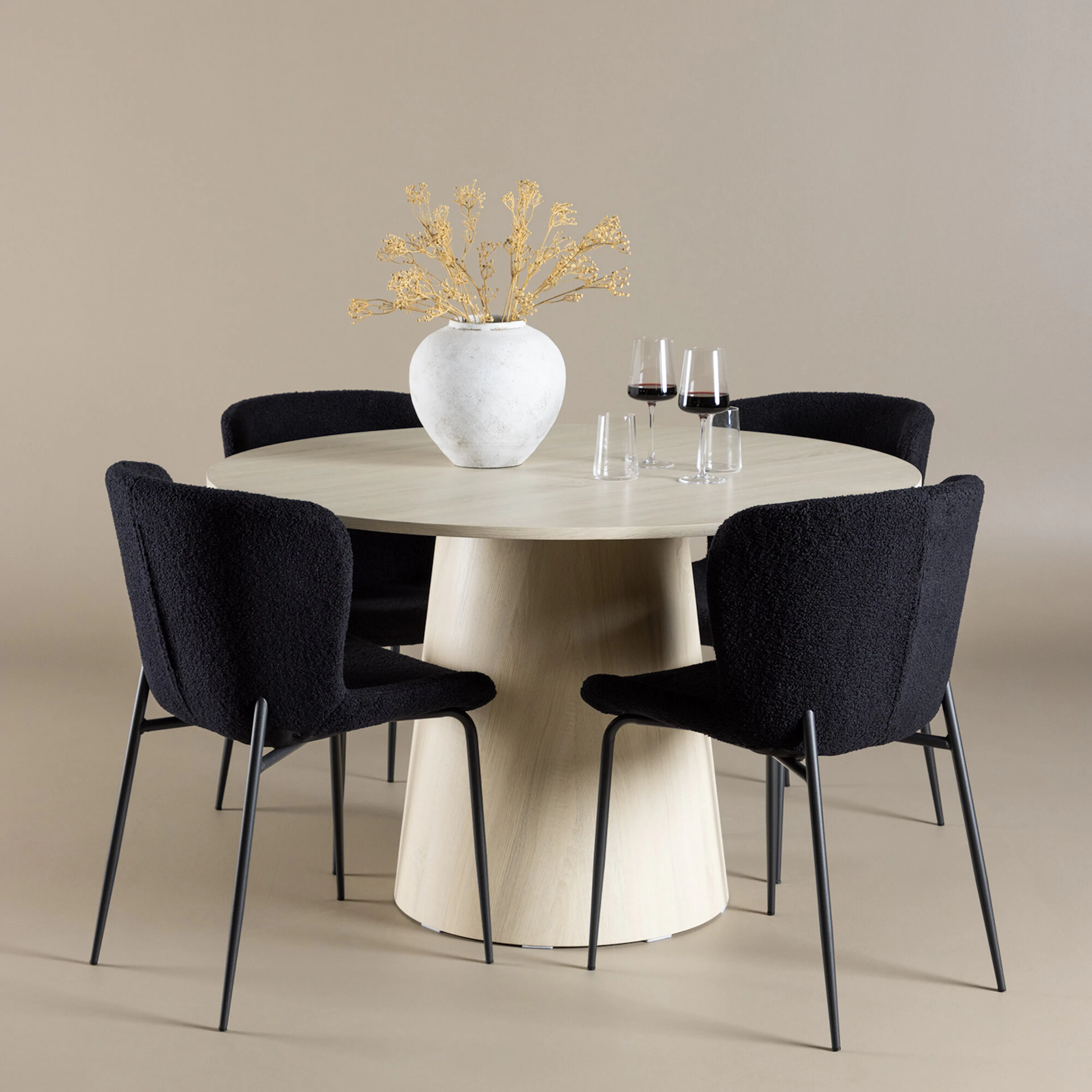 Lanzo Dining Table with Modesto Dining Chair Vittvätt/Svart
