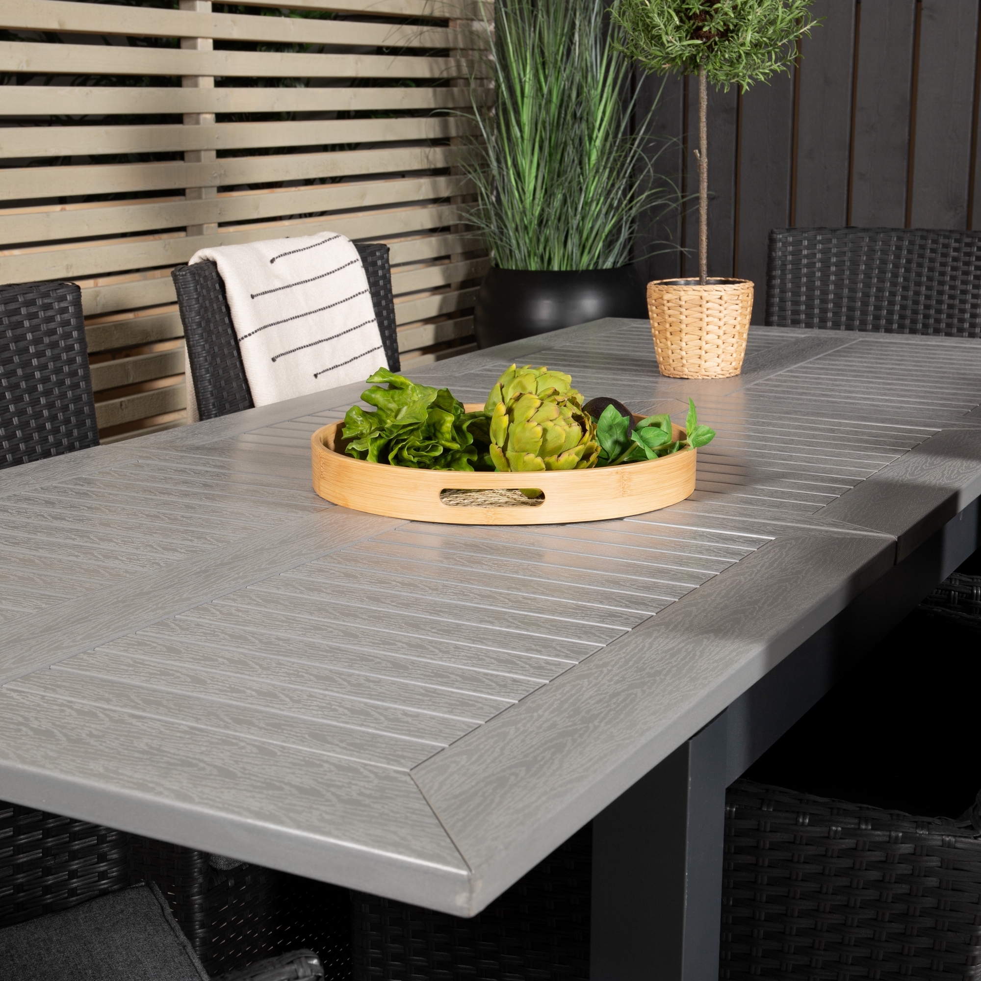 Albany Dining Table 160/240*100 - Svart Alu / Grey Aintwood+ Svart/Grå