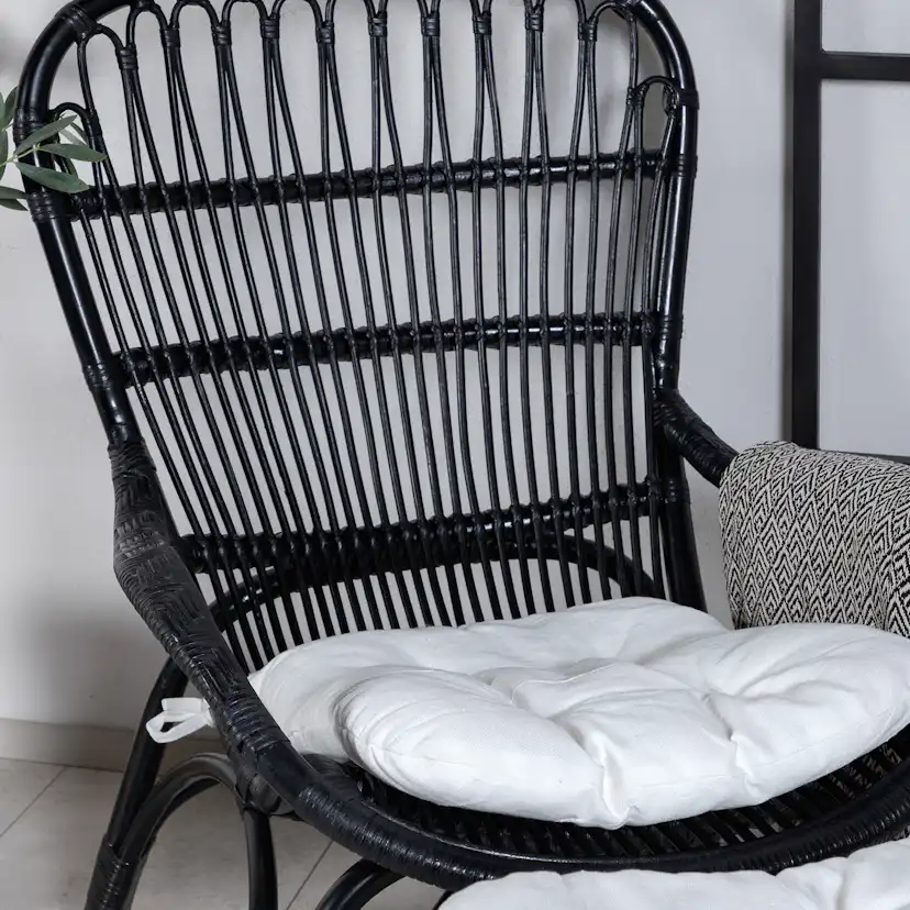 Ella Lounge Chair - BLACK rattan / Offwhite Cushion. inc. Ot Svart