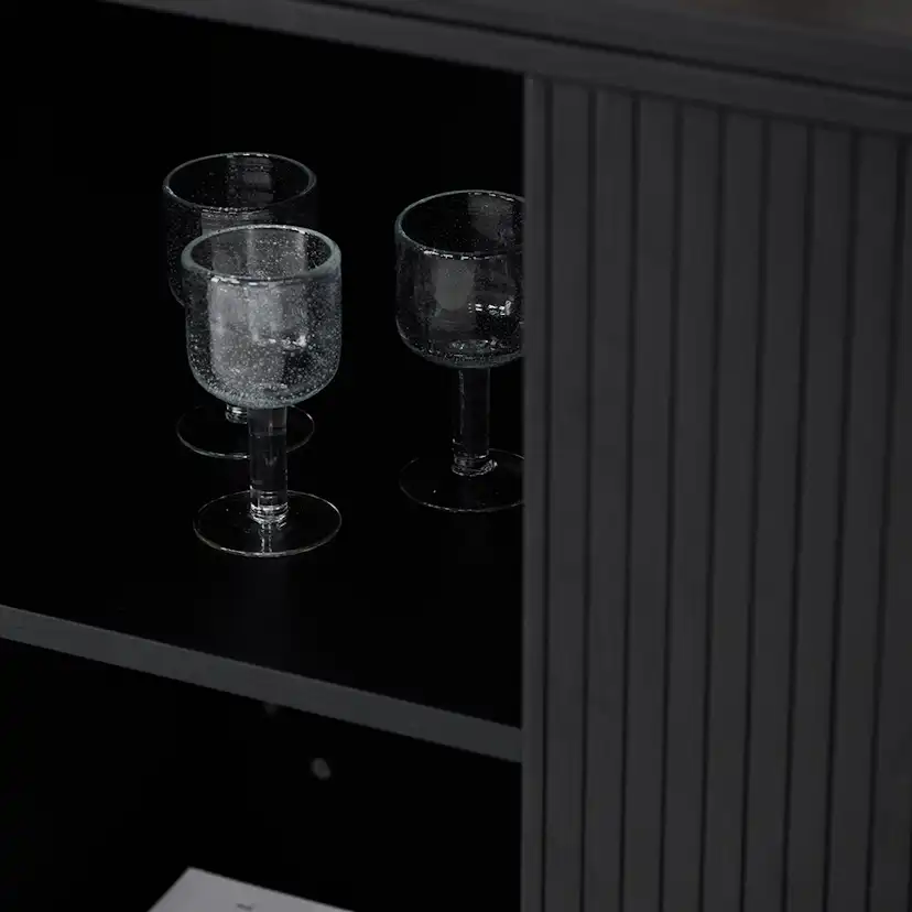 Sidobord Vind Fjällbacka Svart Ovalt Bord med Skåp i Ek med Fanér 160cm