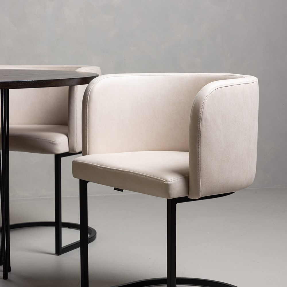 Matgrupp furniture/fashion Stone Ø120 cm med 4 Simrishamn Stolar