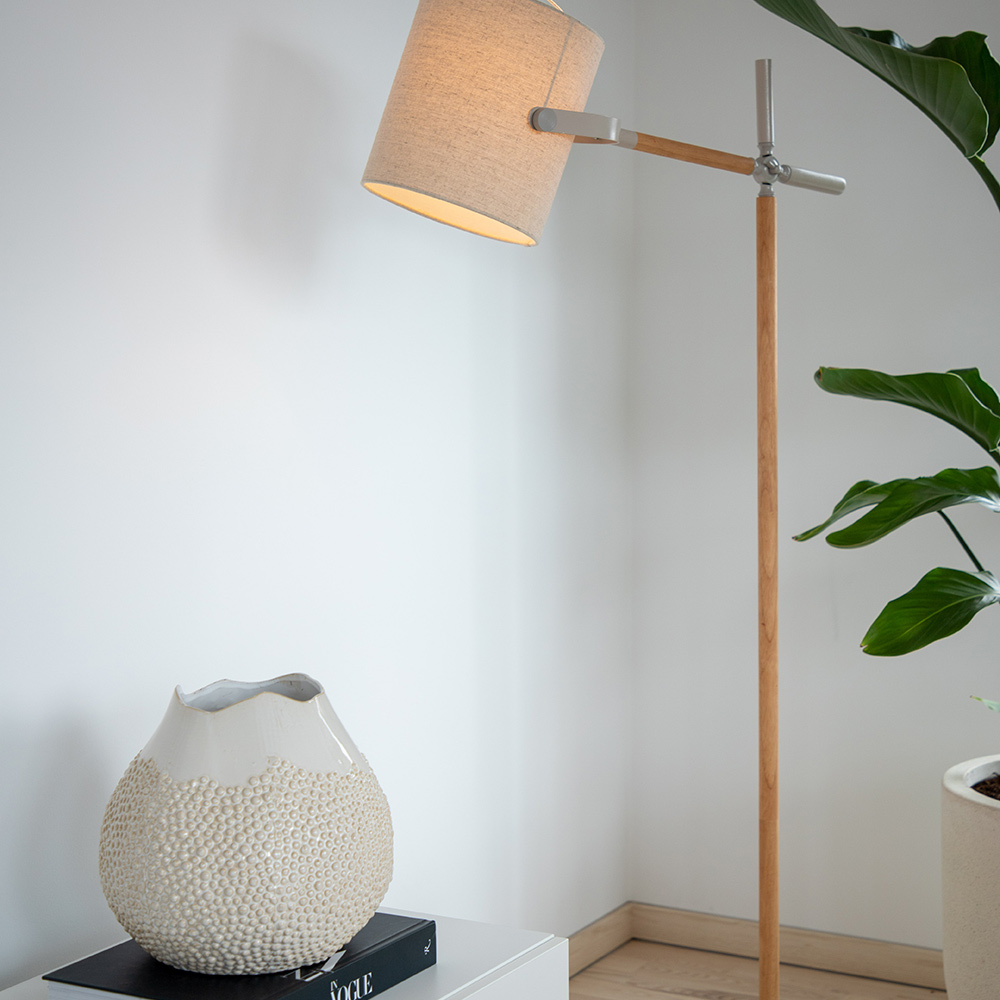 Golvlampa Venture Home Dennis