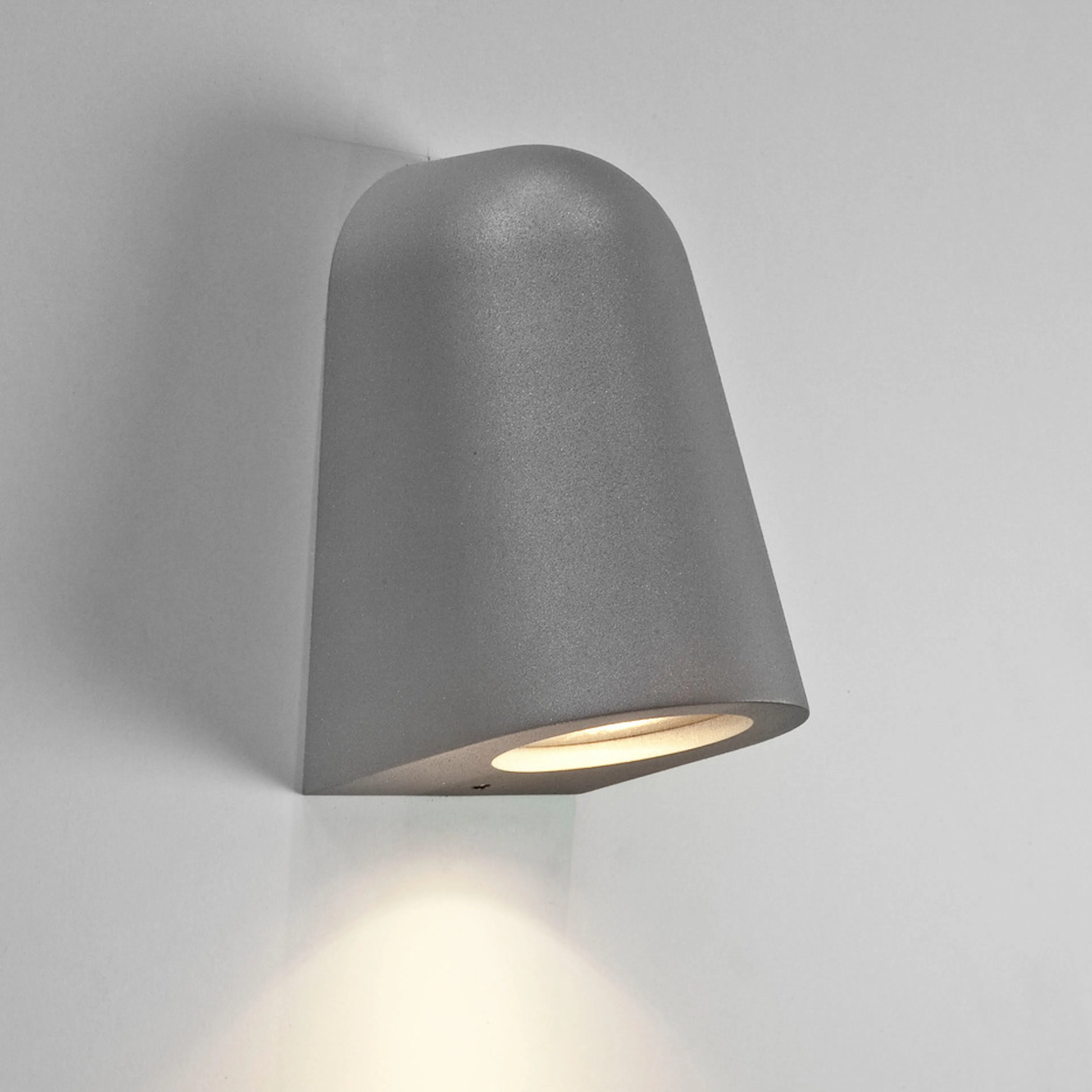 Grå