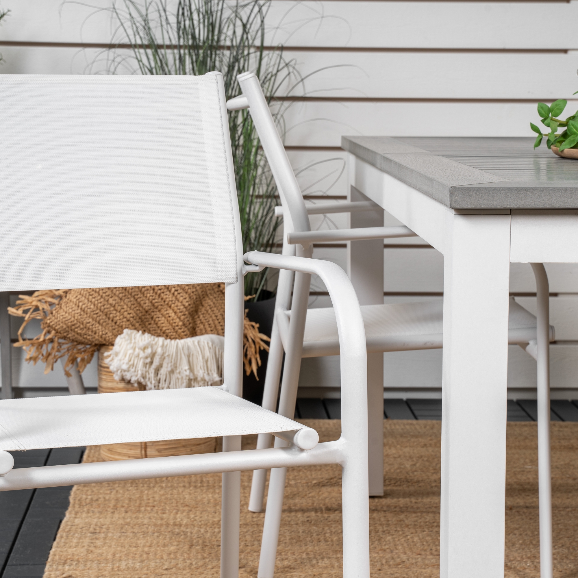 Matgrupp Venture Home Aleyna 152/210 med 4 Siri Karmstolar