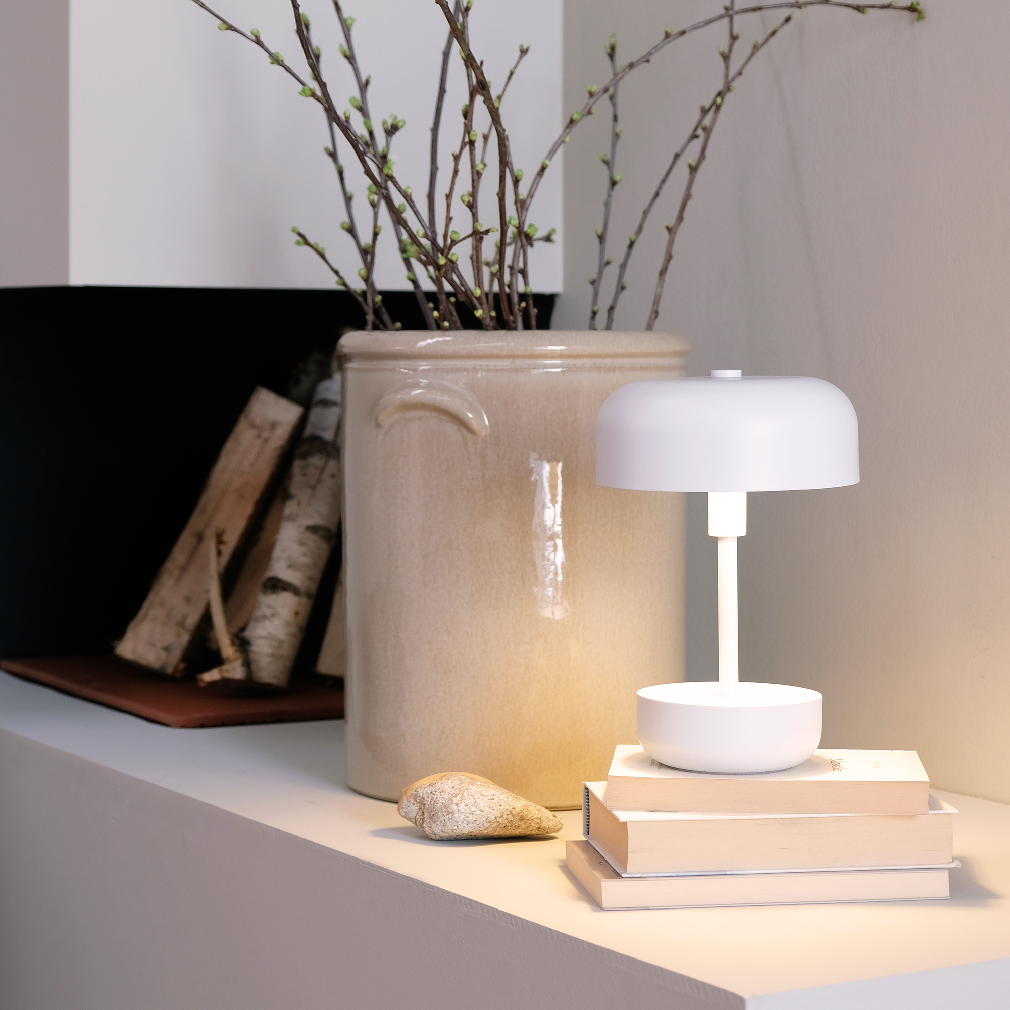 Portabel Bordslampa Dyberg Larsen Haipot LED Uppladdningsbar Vit