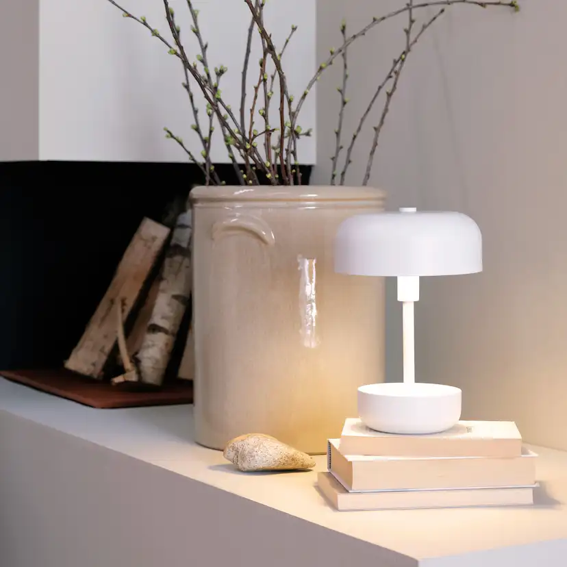 Portabel Bordslampa Dyberg Larsen Haipot LED Uppladdningsbar Vit
