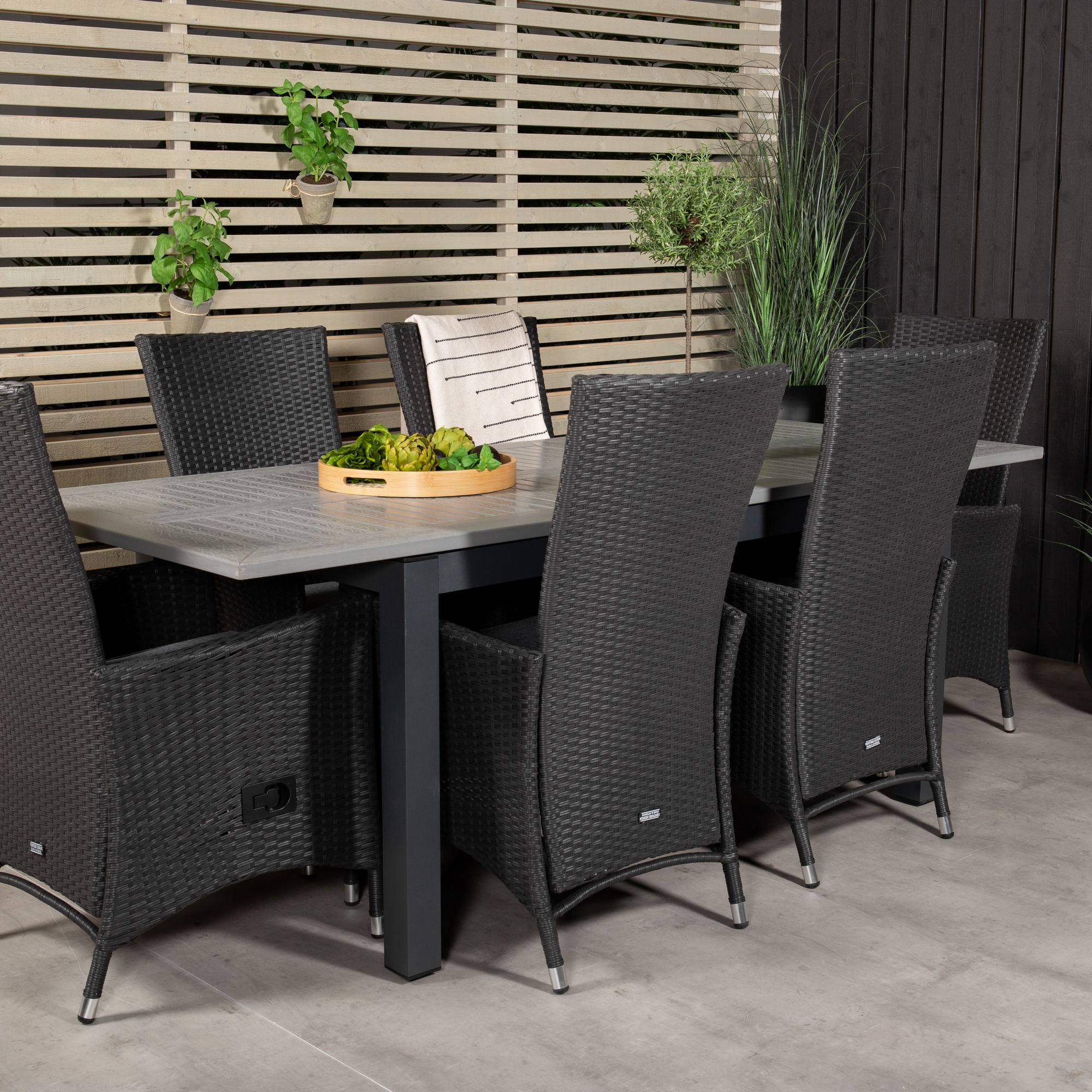 Albany Dining Table 160/240*100 - Svart Alu / Grey Aintwood+ Svart/Grå
