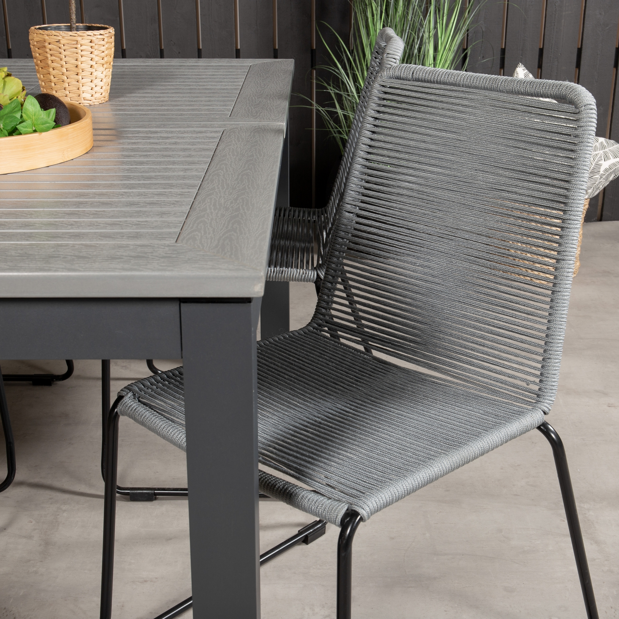 Matgrupp Venture Home Aleyna 160/240 med 4 Leon Matstolar
