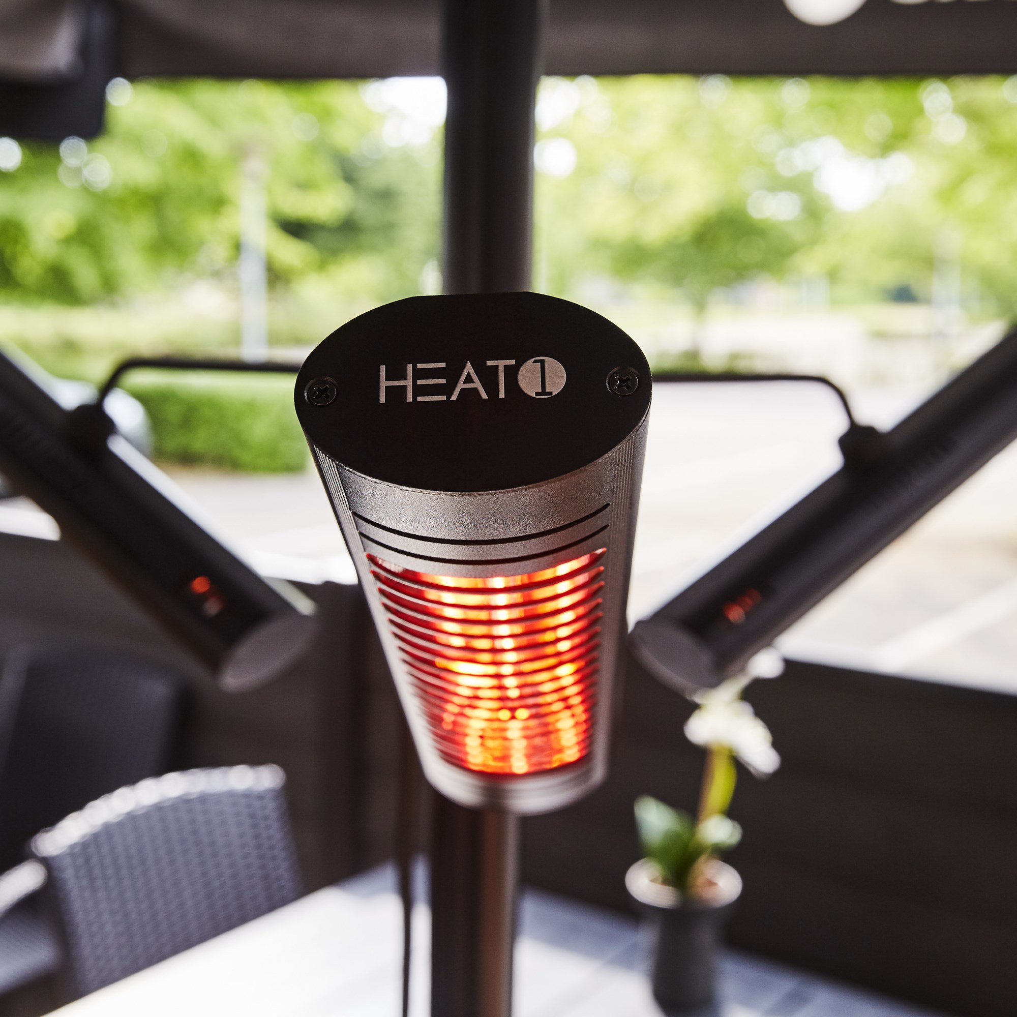 Infravärmare HEAT1 ECO High-line 3x670W Terrassvärmare för Parasol, Svart Aluminium